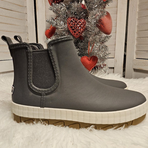 πSOLDπSperry Torrent Chelsea Grey Boot NIB - Picture 7 of 9